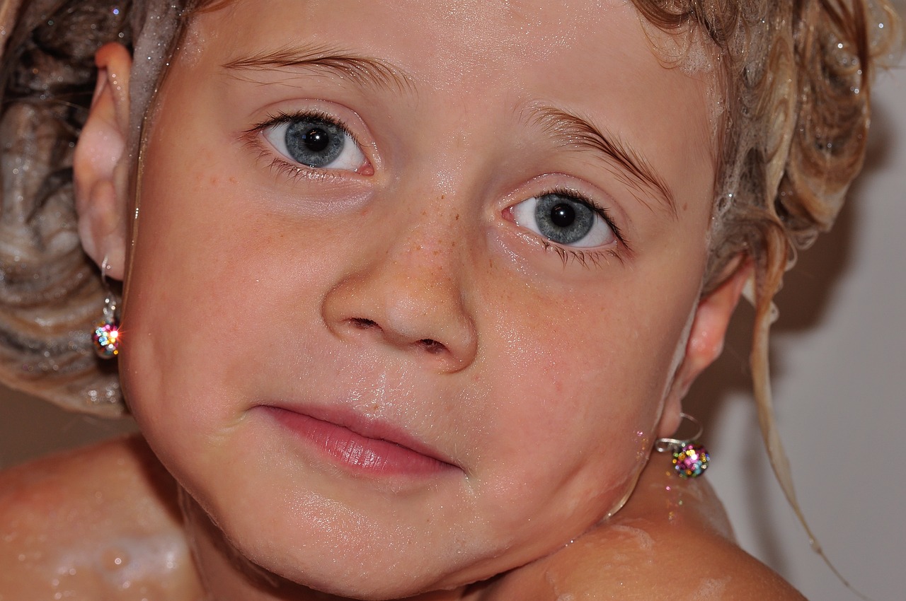 暴雨后的奇迹，鱼群齐刷刷跃出水面