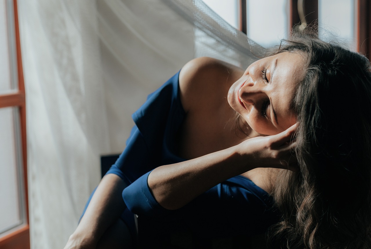 武大靖现场为樊振东加油，体育精神的激情碰撞