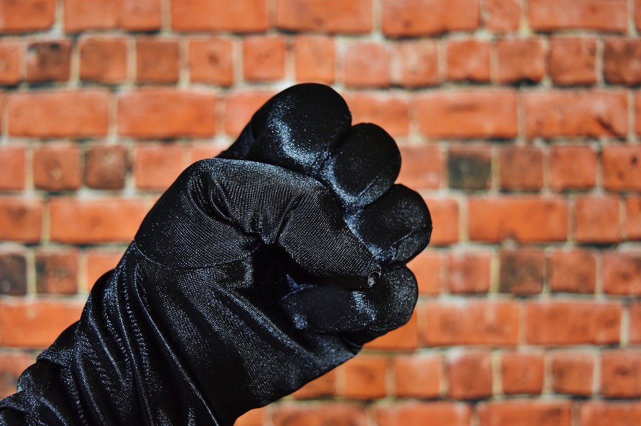 迪玛希演唱会上的意外，忘记关麦克风