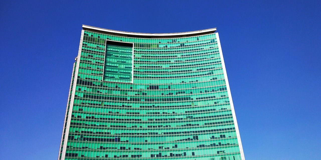 上半年外贸运行稳中有进，全球贸易趋势下的中国表现