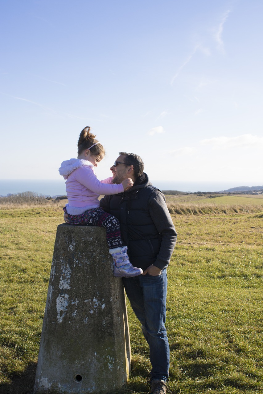 十四岁少女悲剧，教官强奸后自杀，父亲心声呼唤正义