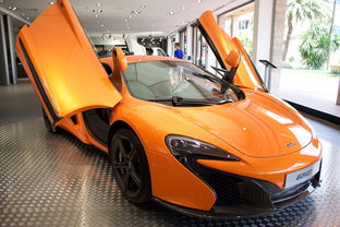 救护车遇轿车占应急车道不让路，社会公德与个人责任的深刻反思