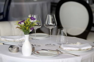 走进酒店的奇妙世界，优雅的餐桌布的魅力