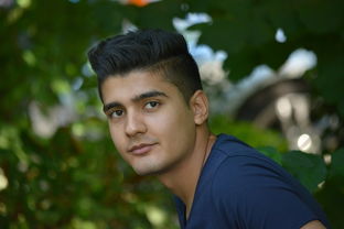 何老师保护大家，魏晨保护何老师，友情与责任的双重赞歌