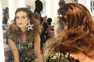 张馨予身上好多花儿,探索明星时尚与自然的和谐共生 张馨予身上好多花儿,探索明星时尚与自然的和谐共生