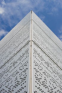 铝型材在现代装修中的应用与选择