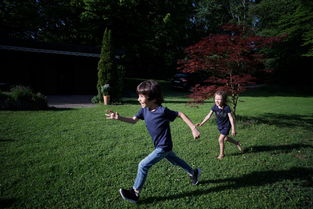 宝宝和爸爸吵架,一气之下学会走路 宝宝和爸爸吵架,一气之下学会走路