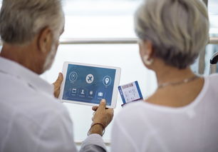 妈妈独自撒十多亩地化肥 女儿心疼 妈妈独自撒十多亩地化肥 女儿心疼