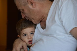 吴君如父亲去世，一位传奇影人的落幕与家族情感的交织