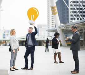 家里家外背后团队，短剧如何创造月入过亿的奇迹？