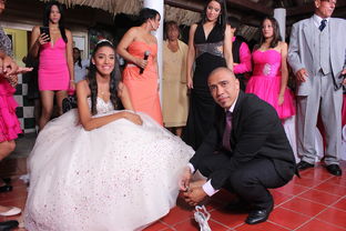 岳云鹏生日大女儿露脸跳舞,温馨瞬间背后的家庭力量 岳云鹏生日大女儿露脸跳舞,温馨瞬间背后的家庭力量