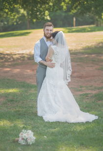 新郎没拉裤子拉链，新娘手动闭链，婚礼上的小插曲与爱的力量