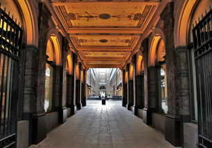 哥特式建筑，尖塔与飞扶壁的诗意交响