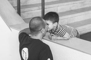 父亲送儿子进精神病院17年,爱与责任的交织 父亲送儿子进精神病院17年,爱与责任的交织