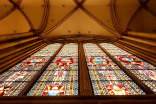 艺术玻璃图案，色彩与光线的交响曲