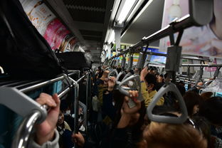 多地进地铁商超不再查核酸，疫情防控新常态下的出行与消费