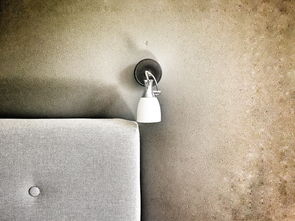 探索美式家具的魅力，白色背景中的优雅与舒适