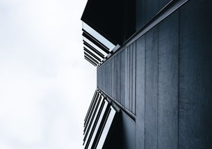 蓝色耐力板，家居装修和户外设施的全能伙伴