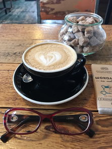 咖啡时光的精致伴侣—骨瓷咖啡杯